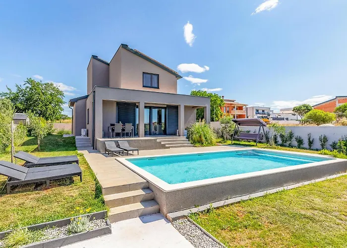 Amazing Home In Pula With Kitchen
