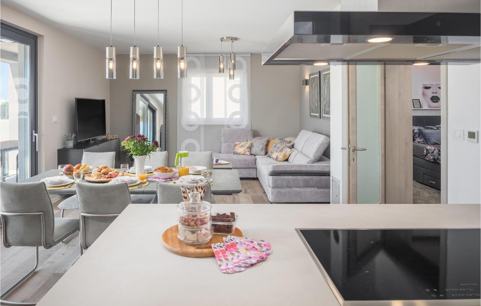 Vikendica Amazing In With Kitchen